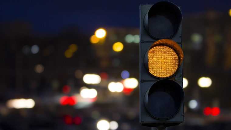 Atenție piteșteni! Semafoare cu buton în regim de galben intermitent