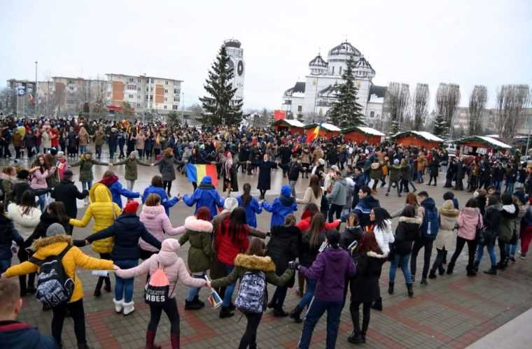 Mioveniul se prinde în Hora Unirii