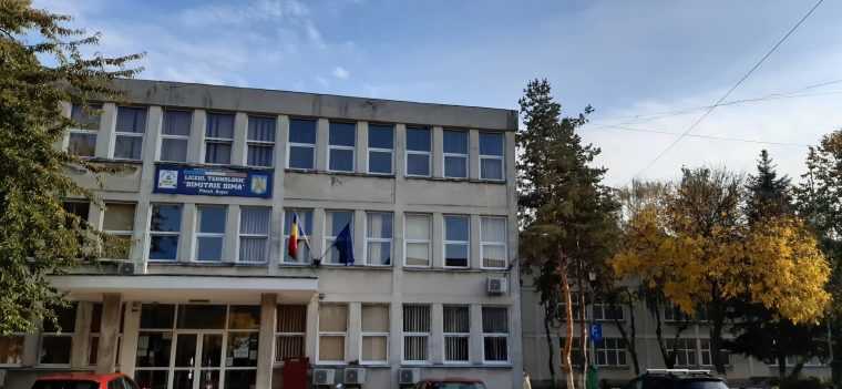 Polițiștii au vorbit cu elevii de la „Dima” despre cyberbullying