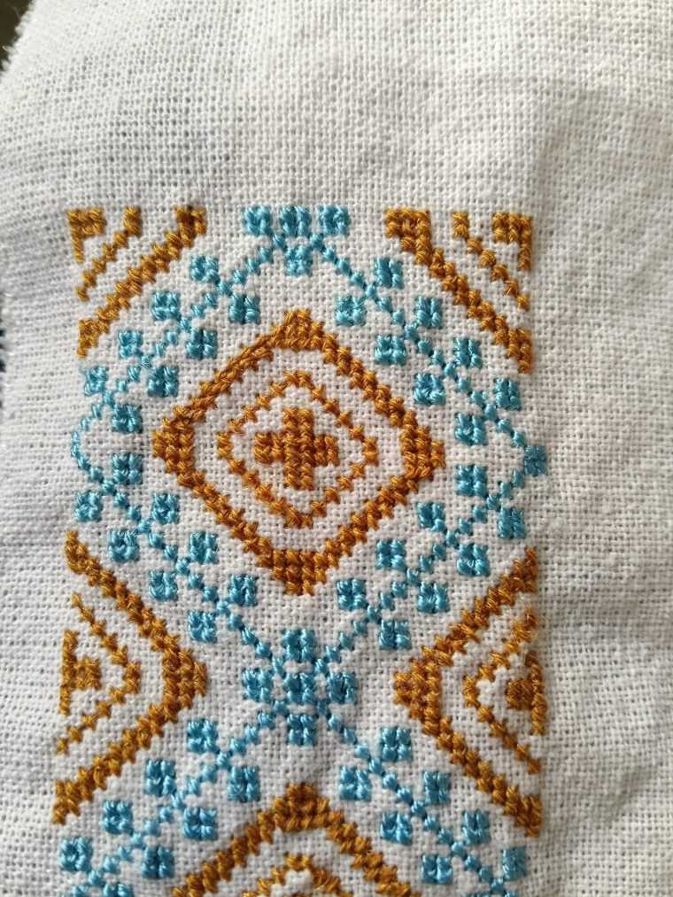 Curs de cusut tradițional la Curtea de Argeș