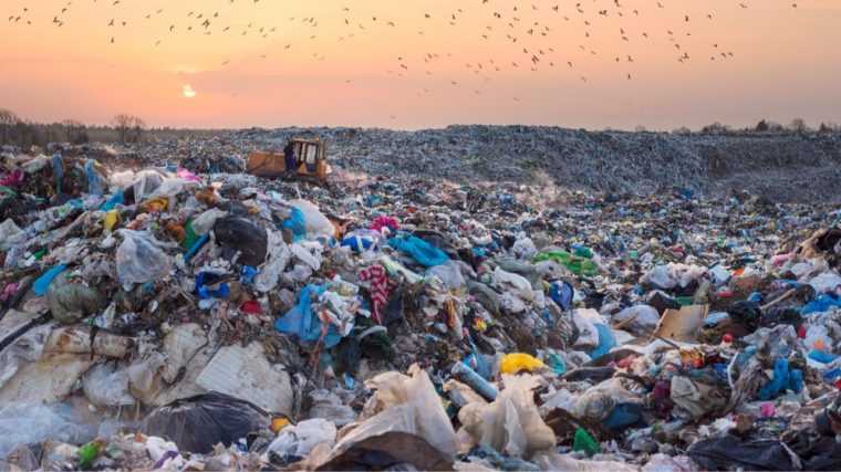 Primăriile din România, sancționate masiv pentru haosul din gestionarea deșeurilor. Amenzi de peste 163 de milioane de lei