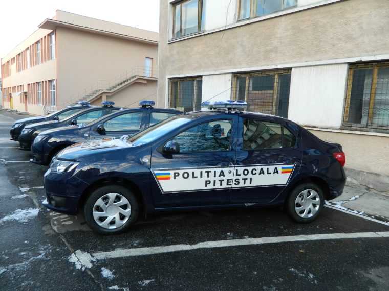 Tineri amendați la Pitești pentru consum de alcool și gălăgie într-un loc public