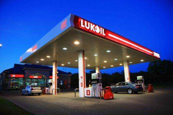 Benzinăriile Lukoil din România, preluate de grupul american Carlyle