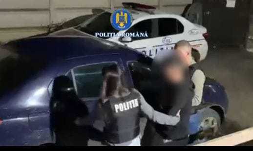 Video. Prins pe Calea București conducând fără drept o mașină cu numere false