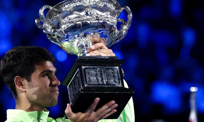 Carlos Alcaraz l-a învins pe Novak Djokovic și a câștigat primul său titlu la Australian Open