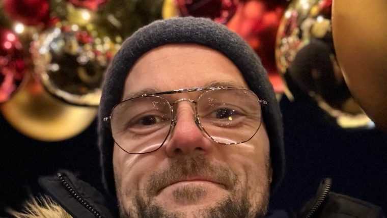 Cunoscut om de radio din Oradea, trimis în judecată pentru hărțuire și amenințare cu violența fizică și cu moartea a fostei iubite