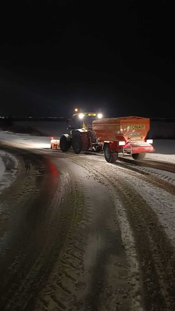 Ștefănești. Cine este responsabil pentru curățarea trotuarelor? Mesajul primarului Nicolae Velcea