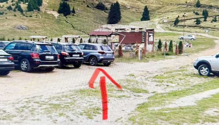 Maşina APIA Argeş în plimbare, în weekend, la poalele Munţilor Bucegi. S-a întocmit dosar penal