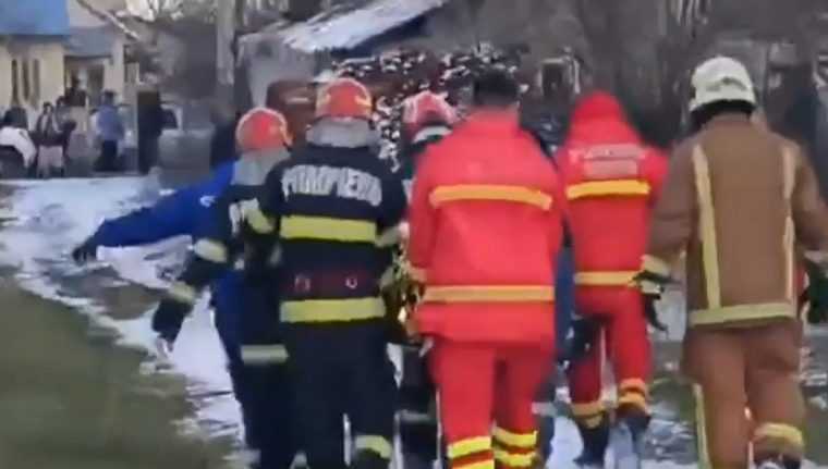 Doi angajaţi ai Electrica, electrocutaţi în timp ce remediau o avari, deși alimentarea era oprită