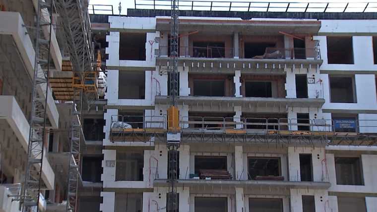 Un bloc construit ilegal blochează o instalație NATO în România