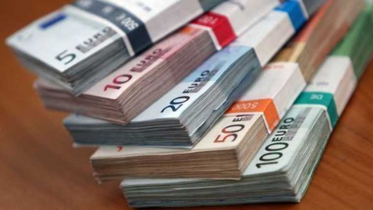 Europa schimbă banii. Cum vor arăta noile bancnote euro