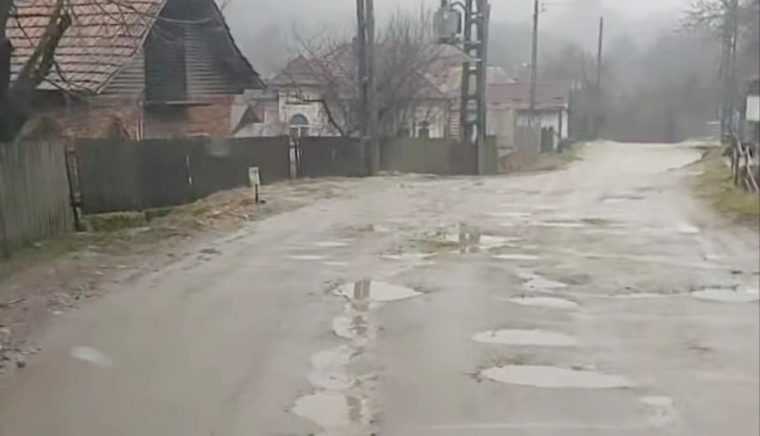 De atâtea direcţii strategice, CJ Argeş nu vede de 16 ani un drum deplorabil…