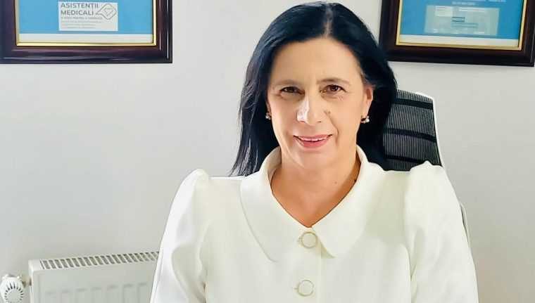 Estera Stămoiu, președinte OAMGMAMR Argeș: „Asistenții medicali împuterniciți salvează vieți nu este doar o temă, ci este recunoașterea că impactul lor este cu adevărat semnificativ atunci când sunt susținuți, respectați și împuterniciți profesional”