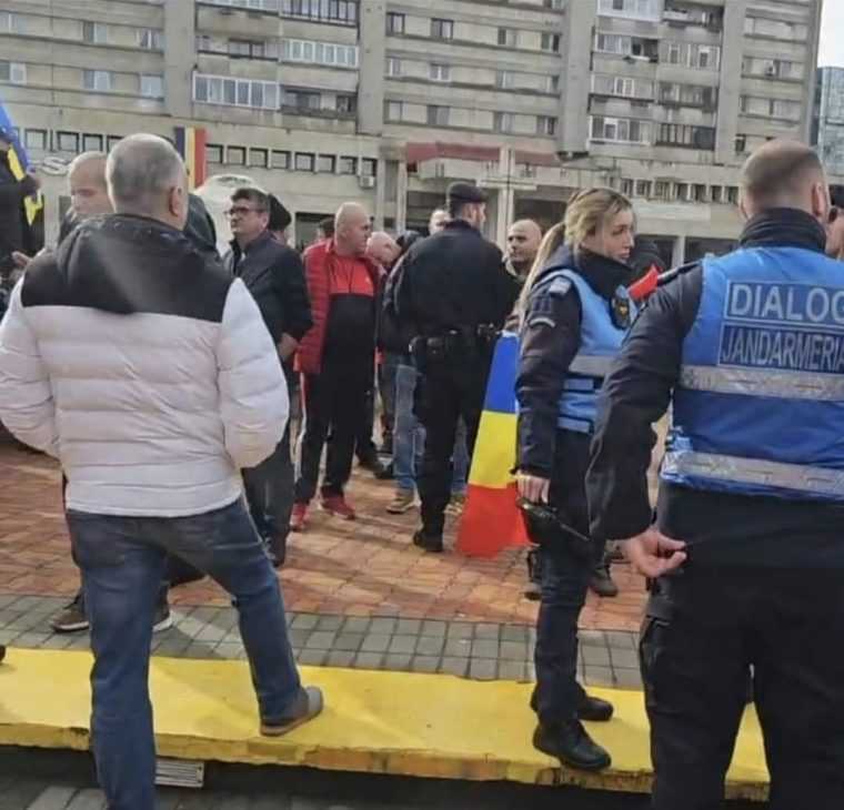 Proteste la Pitești, Curtea de Argeș și Câmpulung