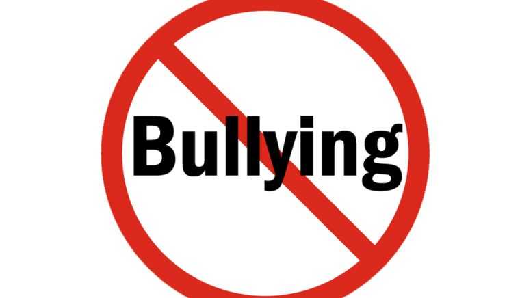 Campania „Fără bullying în şcolile argeşene”. Şase din zece minori asistă la cyberbullying