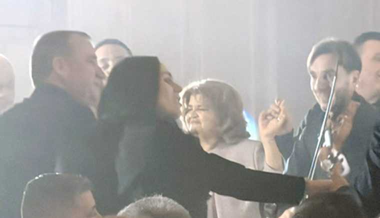 Deputata Simona Bucura Oprescu, la petrecere cu primari şi lăutari la hotel „Marriot”