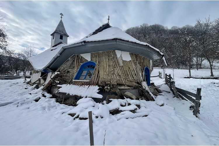 S-a prăbușit o biserică din lemn, monument istoric de la 1784