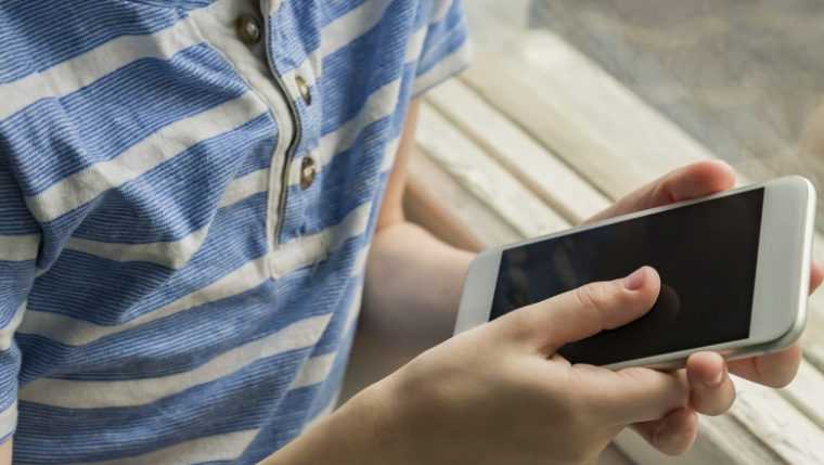 Fără acces la rețelele sociale pentru copiii sub 15 ani! Proiect de lege depus în Parlament