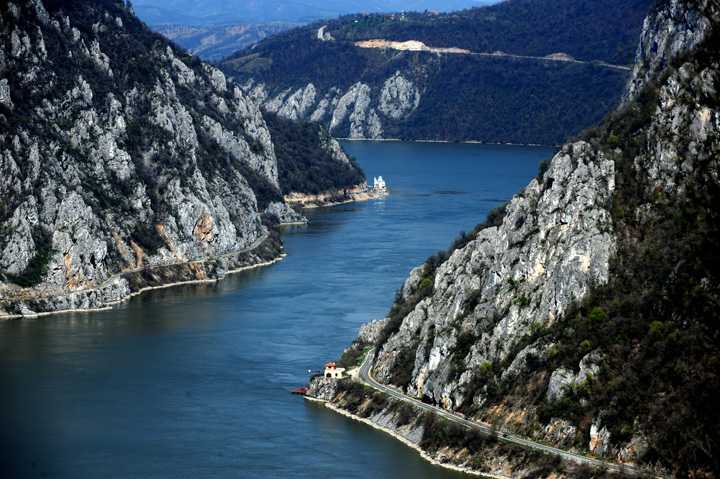 Alertă hidrologică: debitul Dunării urcă peste normal și aduce risc de viituri rapide în mai multe regiuni ale țării