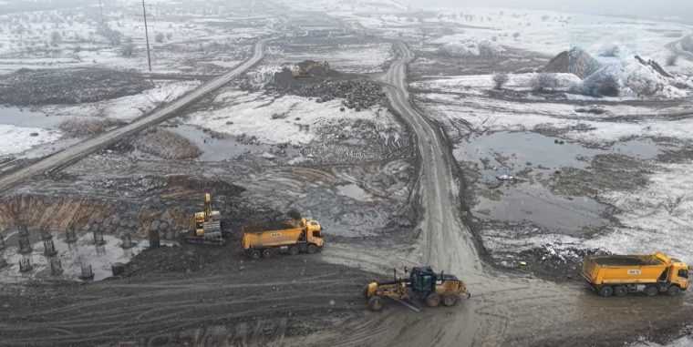 Autostrada Sibiu-Făgăraș: 300 de muncitori și 75 de utilaje lucrează la cel mai complex nod rutier din România