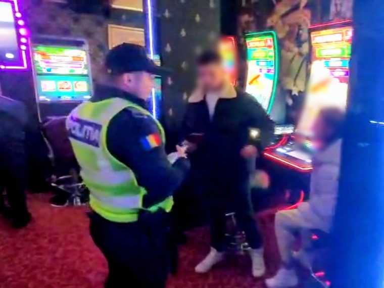 Razie în localurile și sălile de jocuri din Câmpulung