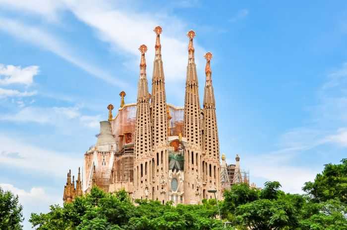 Moment istoric la Barcelona: a fost montată ultima piesă din turnul central al Bazilicii Sagrada Familia