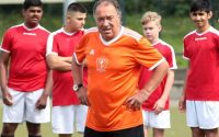 Marcel Raducanu leitet eine Trainingseinheit der C-Jugend auf dem Sportplatz des 1. FC Muelheim ***